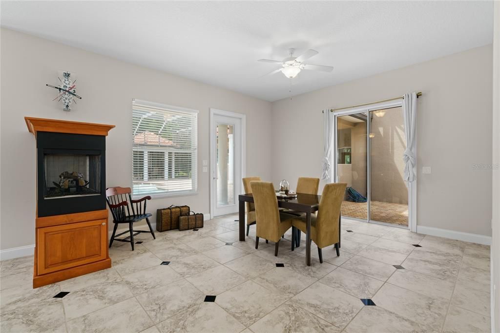 待售: $1,900,000 (5 贝兹, 4 浴室, 6784 平方英尺)