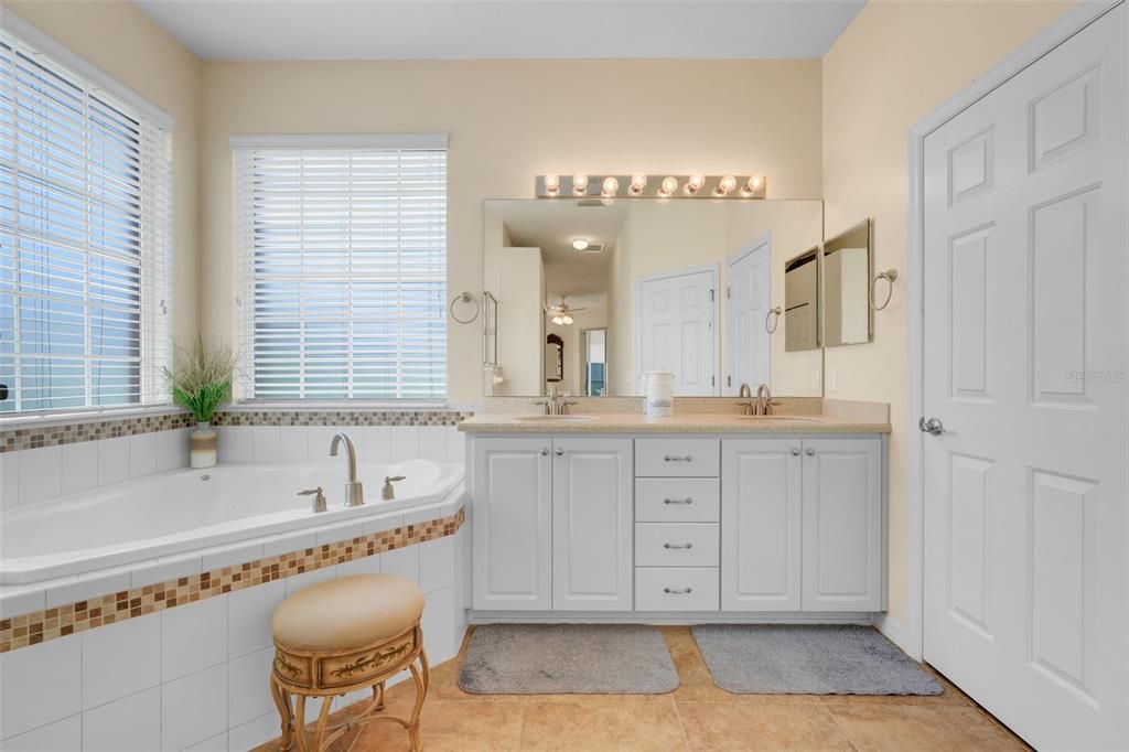 待售: $417,000 (3 贝兹, 2 浴室, 2210 平方英尺)