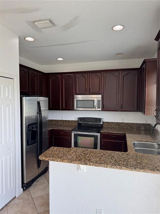 待售: $259,999 (3 贝兹, 2 浴室, 1596 平方英尺)