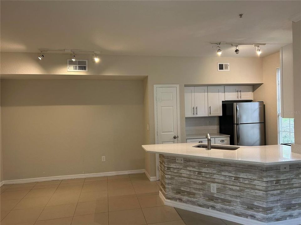 В аренду: $1,750 (2 спален, 2 ванн, 1051 Квадратных фут)