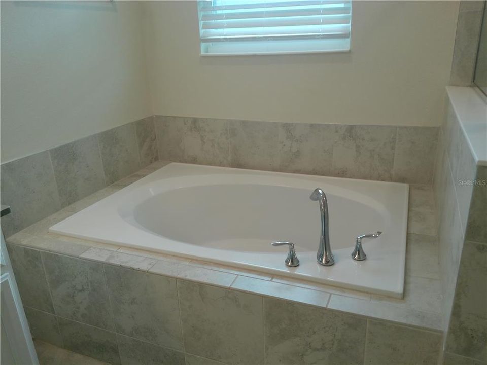 Active With Contract: $2,769 (4 beds, 2 baths, 2333 Square Feet)