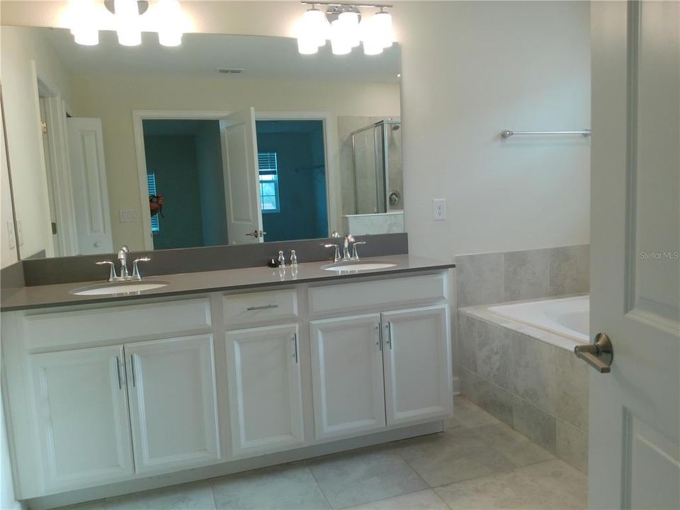 Active With Contract: $2,769 (4 beds, 2 baths, 2333 Square Feet)