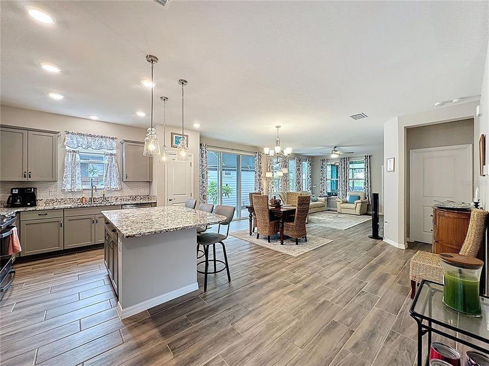 Active With Contract: $340,000 (2 beds, 2 baths, 1568 Square Feet)