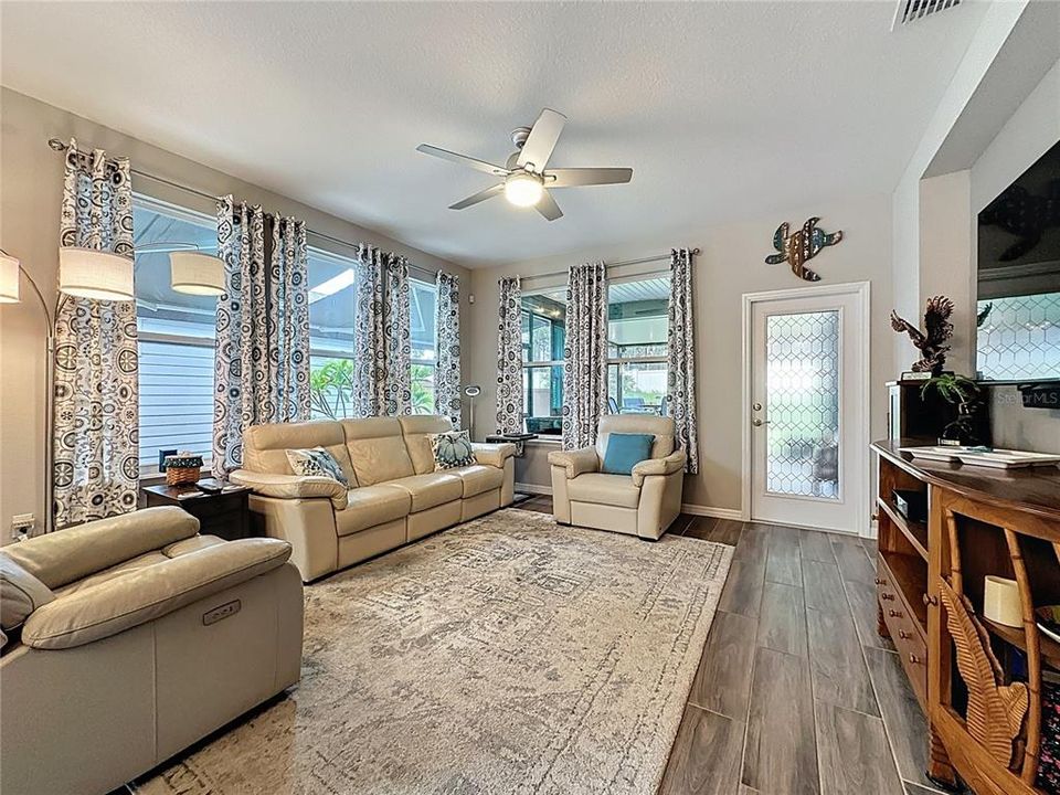 Active With Contract: $340,000 (2 beds, 2 baths, 1568 Square Feet)