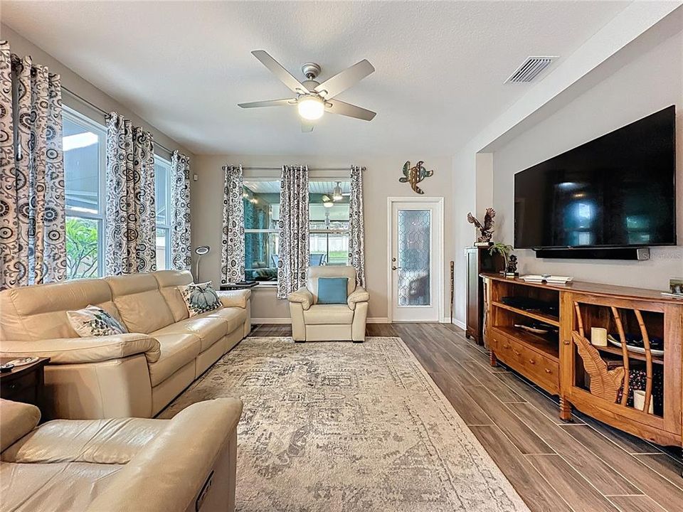 Active With Contract: $340,000 (2 beds, 2 baths, 1568 Square Feet)