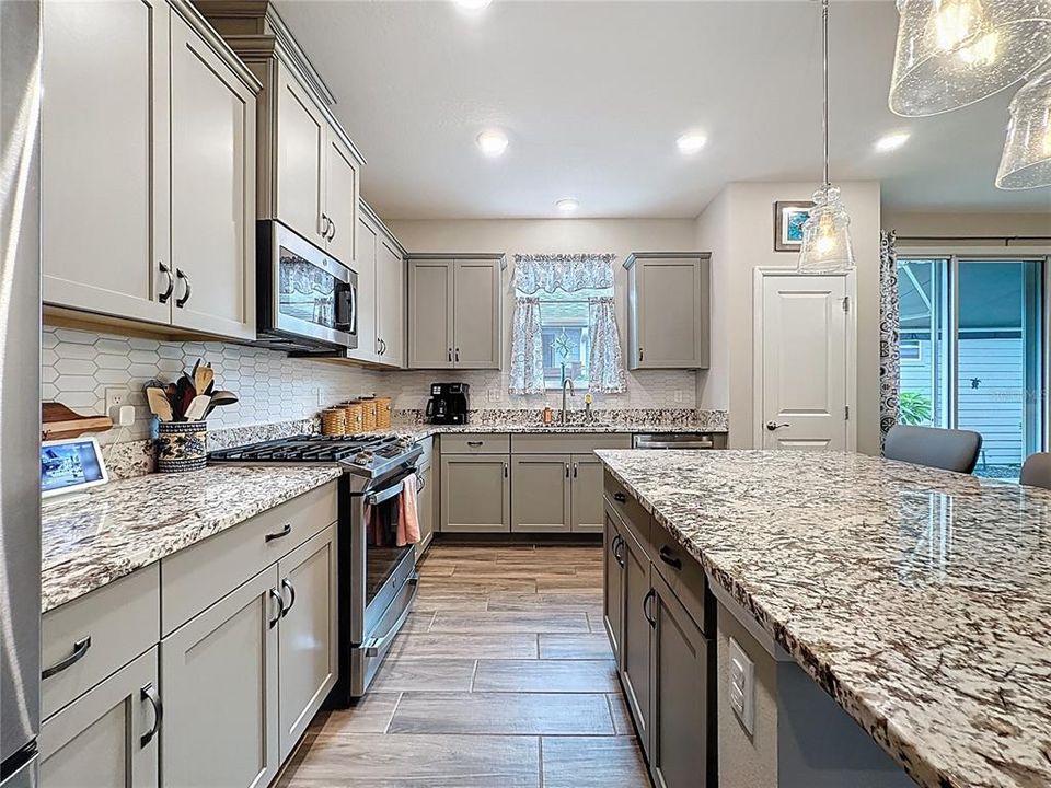 Active With Contract: $340,000 (2 beds, 2 baths, 1568 Square Feet)