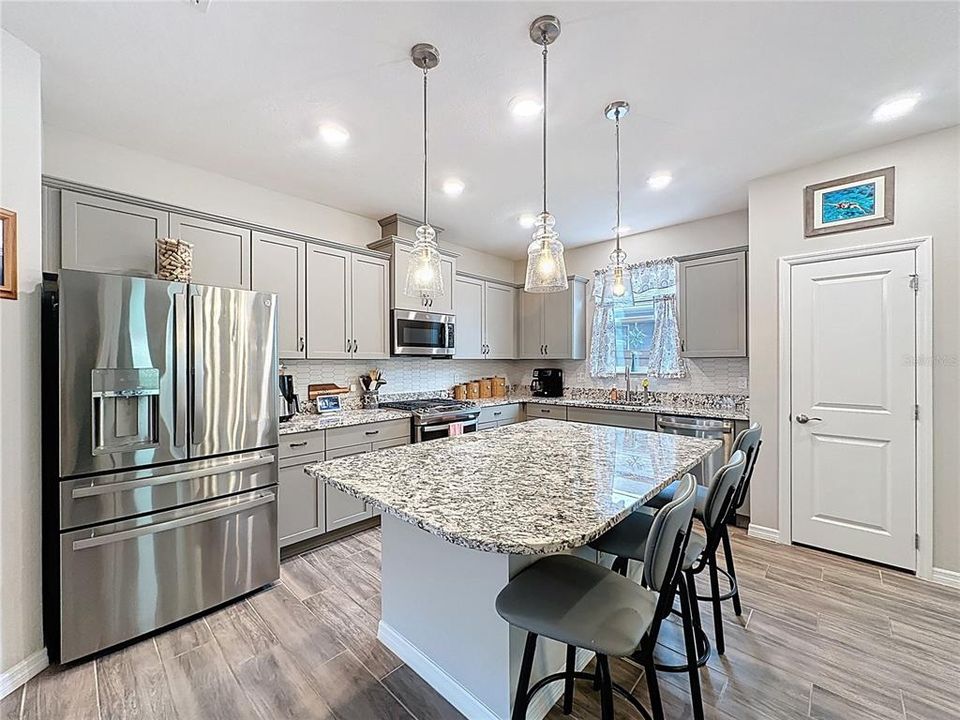 Active With Contract: $340,000 (2 beds, 2 baths, 1568 Square Feet)