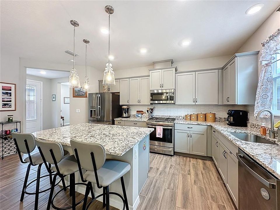 Active With Contract: $340,000 (2 beds, 2 baths, 1568 Square Feet)