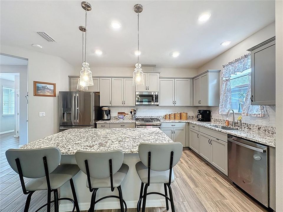 Active With Contract: $340,000 (2 beds, 2 baths, 1568 Square Feet)