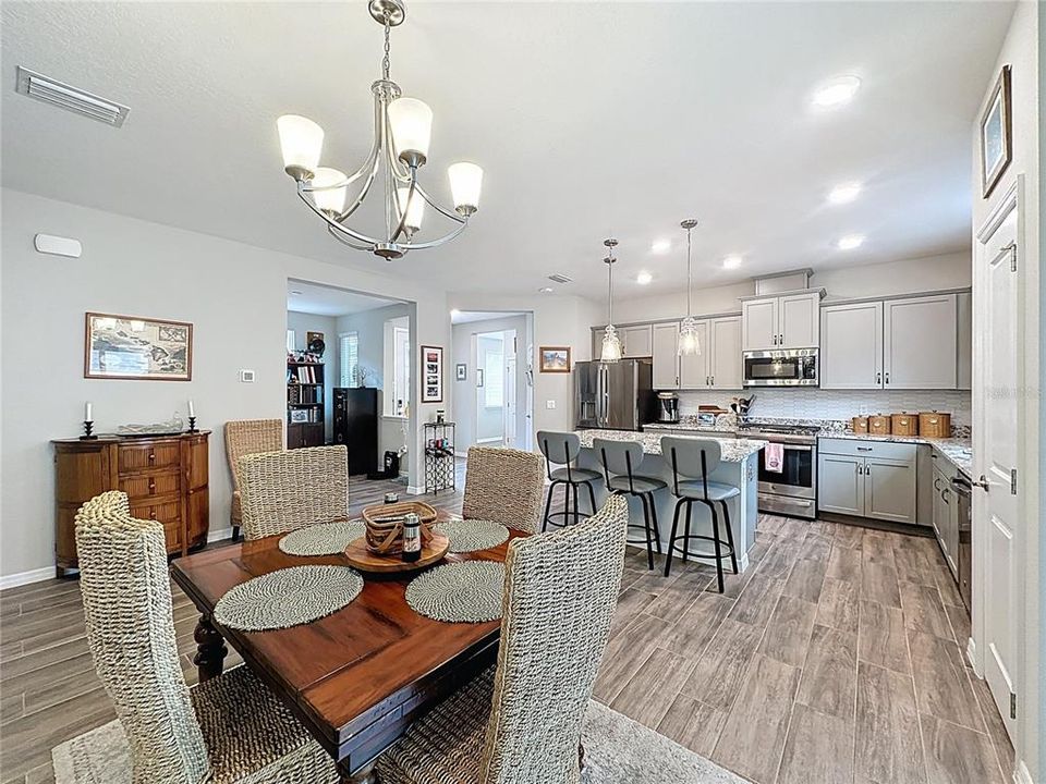 Active With Contract: $340,000 (2 beds, 2 baths, 1568 Square Feet)