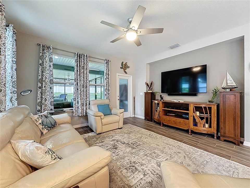 Active With Contract: $340,000 (2 beds, 2 baths, 1568 Square Feet)