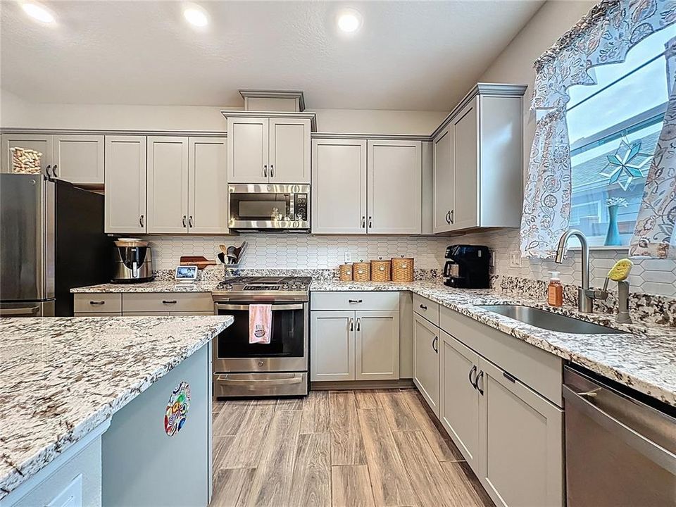 Active With Contract: $340,000 (2 beds, 2 baths, 1568 Square Feet)