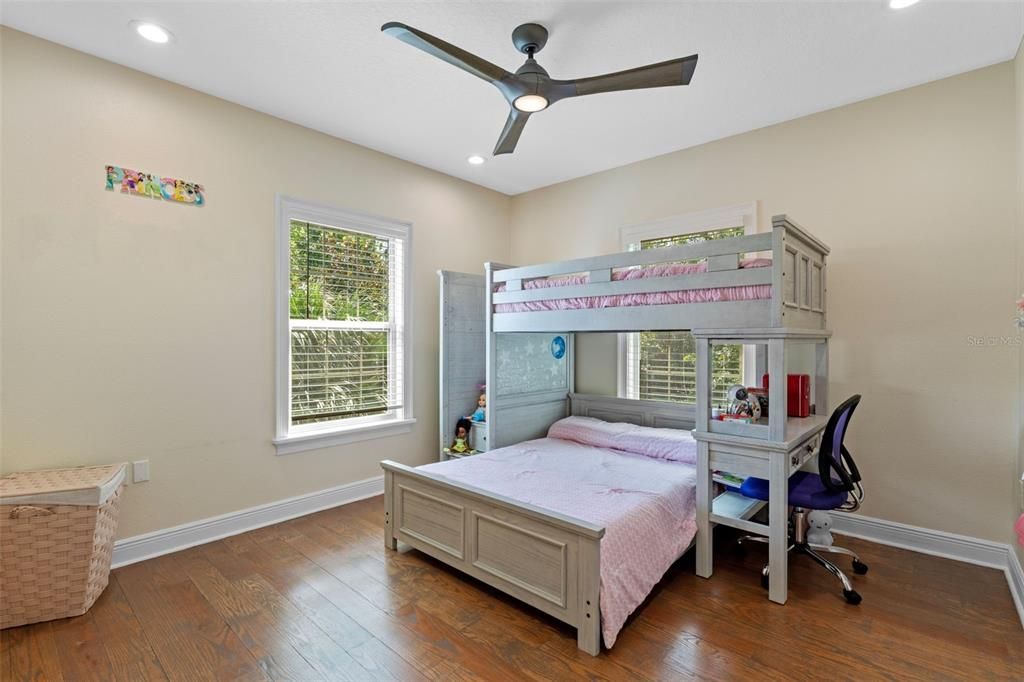 На продажу: $1,100,000 (5 спален, 6 ванн, 4048 Квадратных фут)