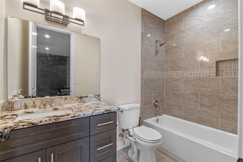 На продажу: $1,100,000 (5 спален, 6 ванн, 4048 Квадратных фут)