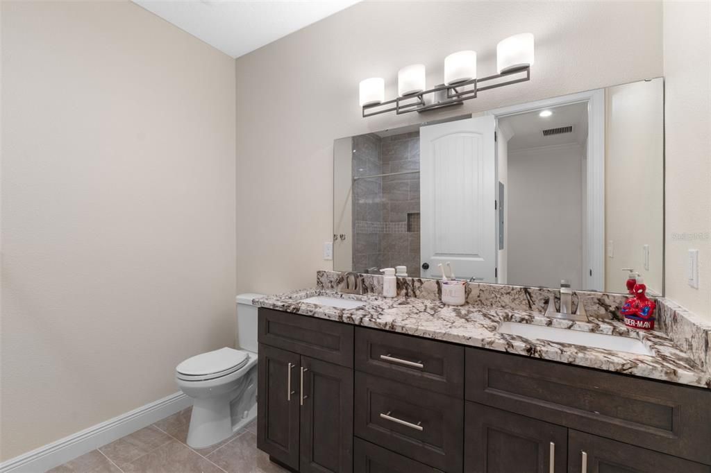 На продажу: $1,100,000 (5 спален, 6 ванн, 4048 Квадратных фут)