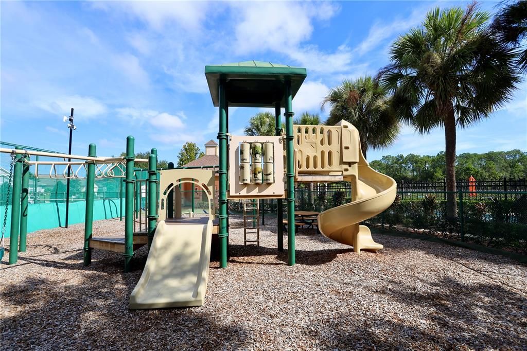 Под контрактом: $345,000 (3 спален, 2 ванн, 1222 Квадратных фут)