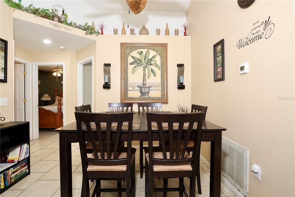 Под контрактом: $345,000 (3 спален, 2 ванн, 1222 Квадратных фут)