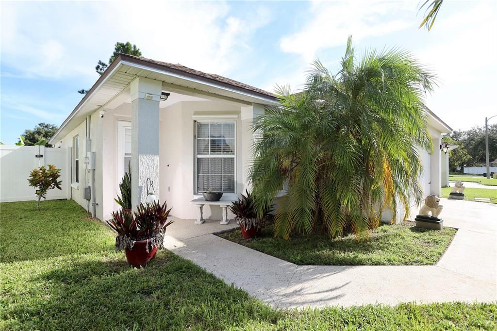 Под контрактом: $345,000 (3 спален, 2 ванн, 1222 Квадратных фут)