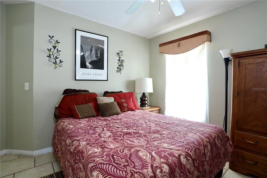 Под контрактом: $345,000 (3 спален, 2 ванн, 1222 Квадратных фут)