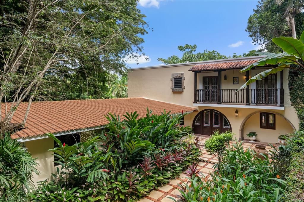 En Venta: $1,100,000 (4 camas, 3 baños, 3633 Pies cuadrados)