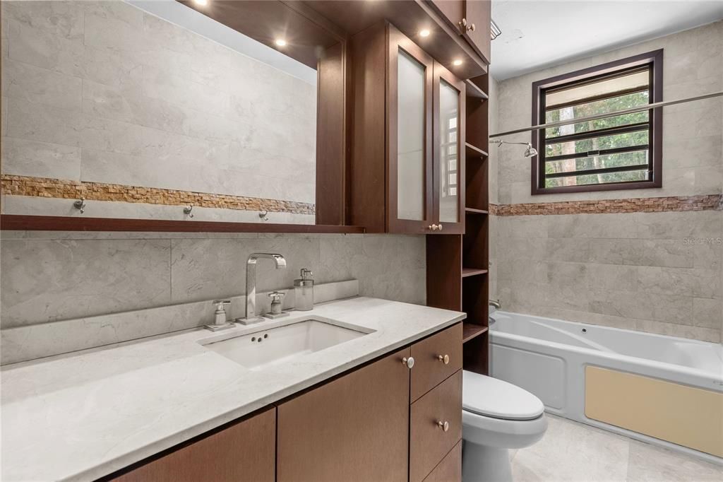 En Venta: $1,100,000 (4 camas, 3 baños, 3633 Pies cuadrados)