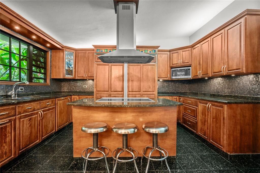 En Venta: $1,100,000 (4 camas, 3 baños, 3633 Pies cuadrados)