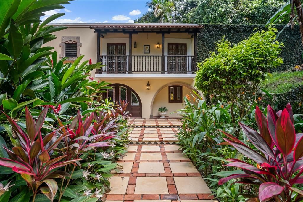 En Venta: $1,100,000 (4 camas, 3 baños, 3633 Pies cuadrados)