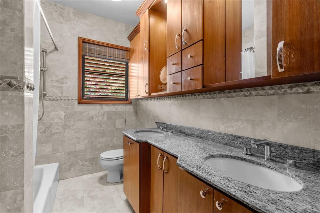 En Venta: $1,100,000 (4 camas, 3 baños, 3633 Pies cuadrados)