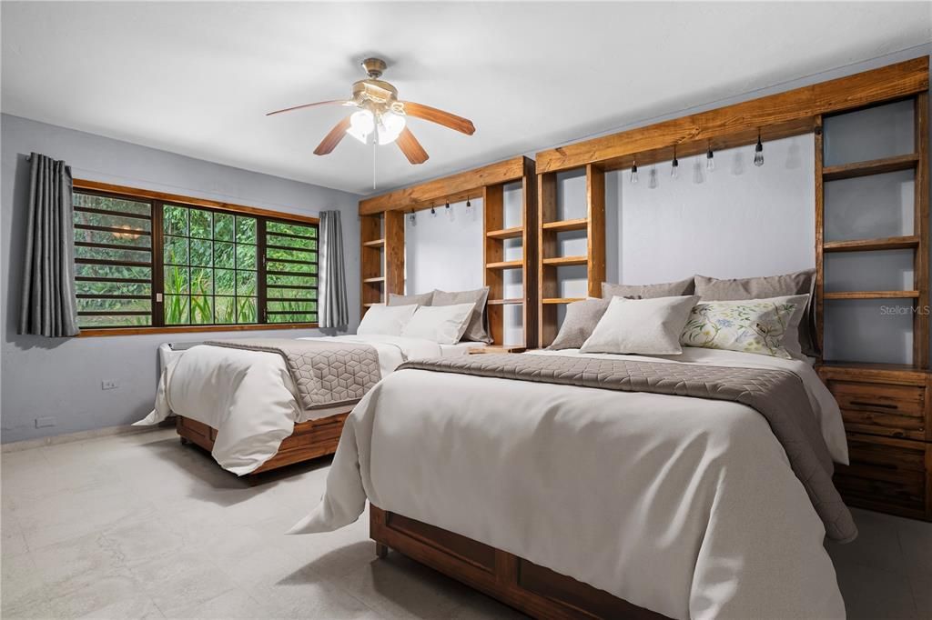 En Venta: $1,100,000 (4 camas, 3 baños, 3633 Pies cuadrados)