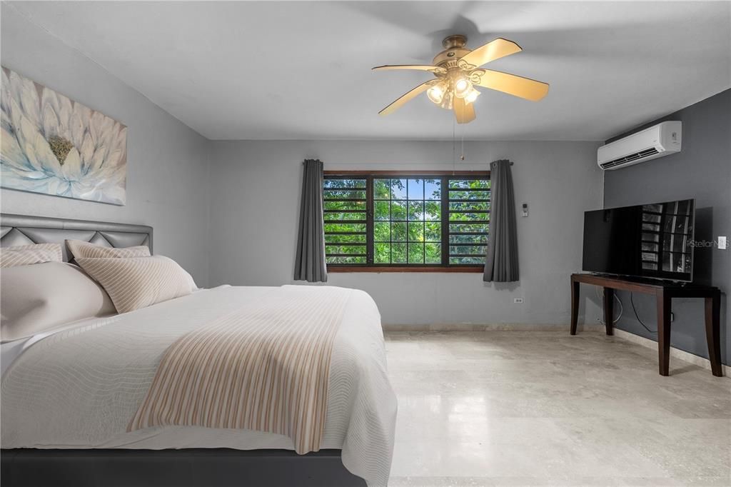 En Venta: $1,100,000 (4 camas, 3 baños, 3633 Pies cuadrados)