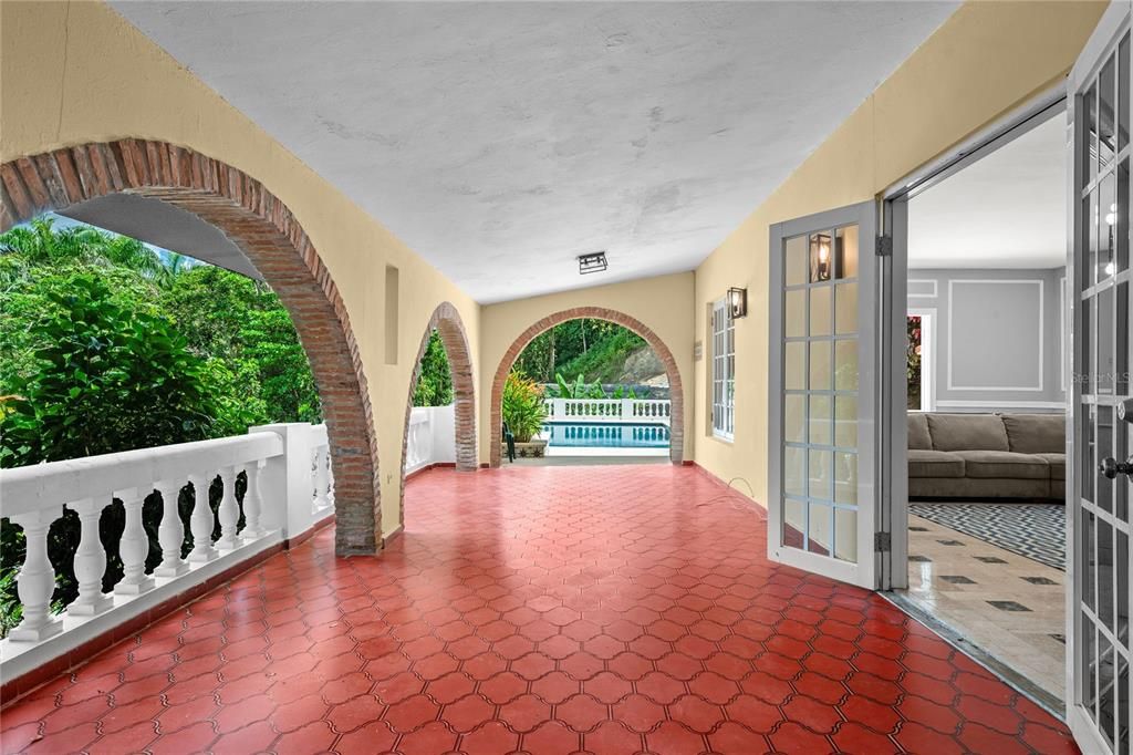 En Venta: $1,100,000 (4 camas, 3 baños, 3633 Pies cuadrados)