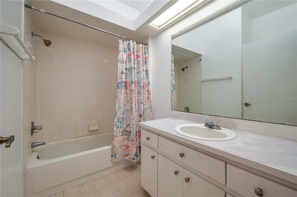 For Sale: $369,000 (3 beds, 2 baths, 1704 Square Feet)