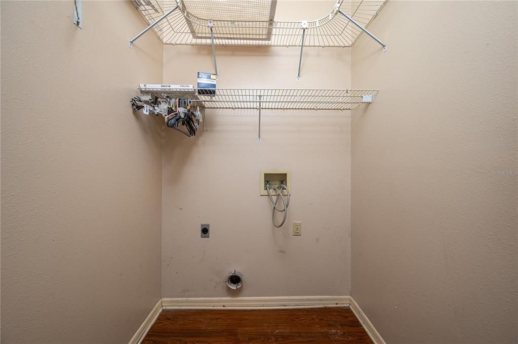 For Sale: $369,000 (3 beds, 2 baths, 1704 Square Feet)