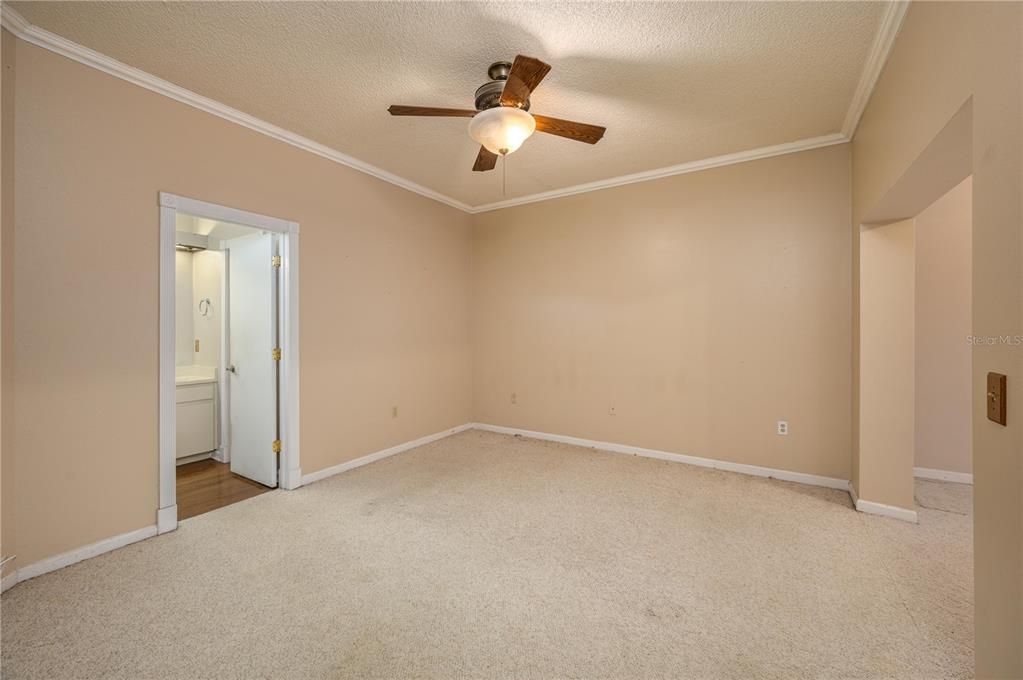 For Sale: $369,000 (3 beds, 2 baths, 1704 Square Feet)