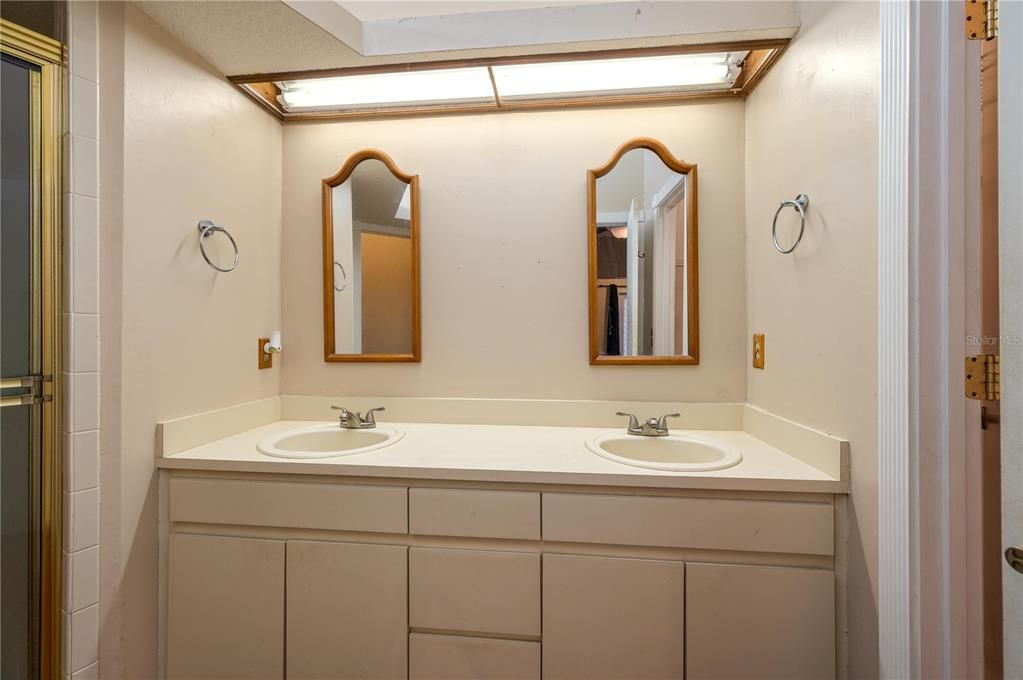 For Sale: $369,000 (3 beds, 2 baths, 1704 Square Feet)