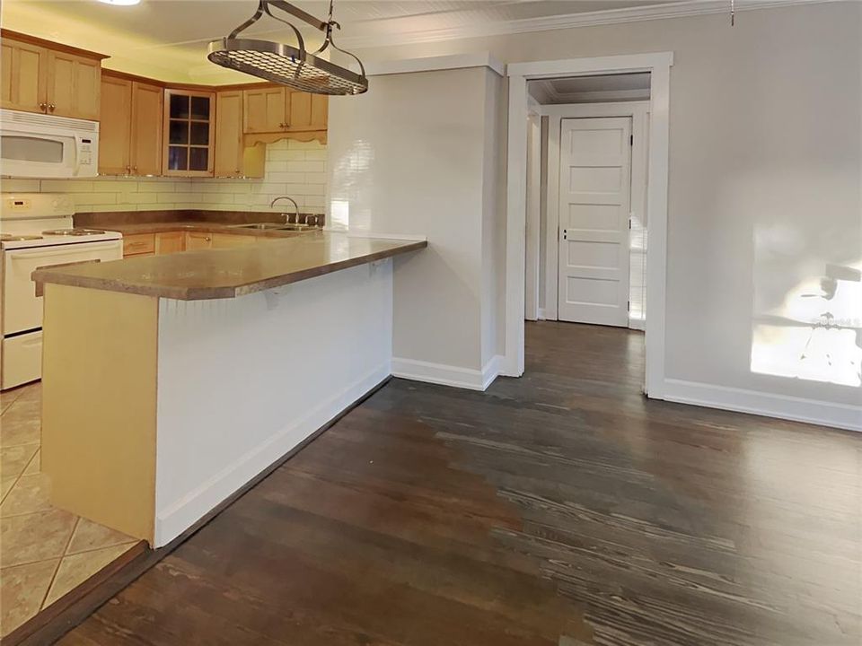 Active With Contract: $1,740 (1 beds, 1 baths, 540 Square Feet)