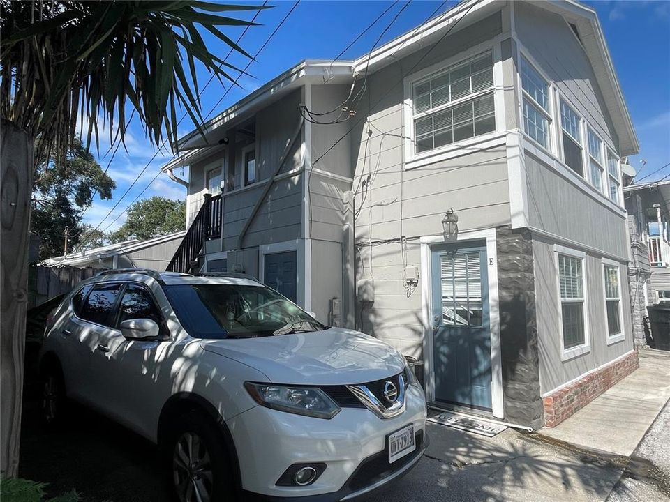 Active With Contract: $1,740 (1 beds, 1 baths, 540 Square Feet)