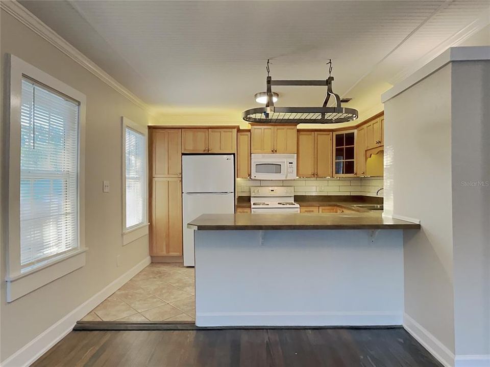 Active With Contract: $1,740 (1 beds, 1 baths, 540 Square Feet)