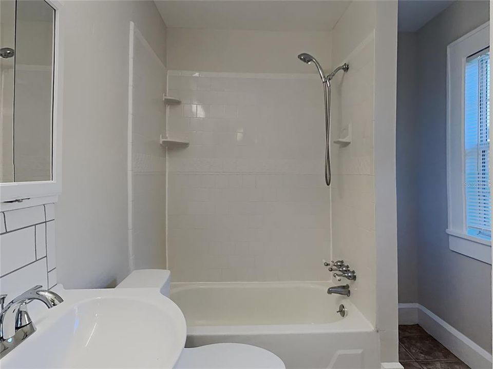 Active With Contract: $1,740 (1 beds, 1 baths, 540 Square Feet)