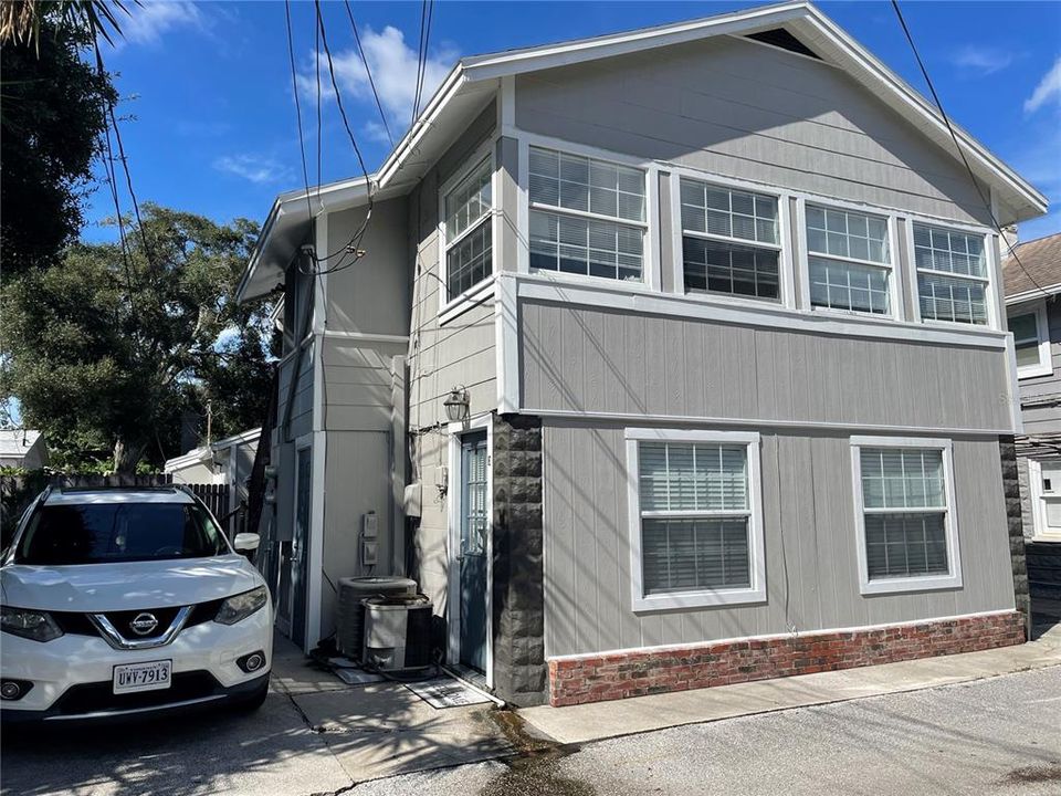 Active With Contract: $1,740 (1 beds, 1 baths, 540 Square Feet)