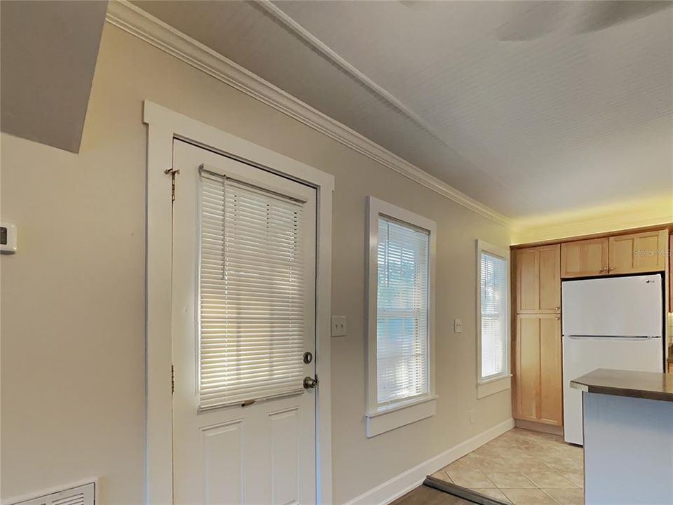 Active With Contract: $1,740 (1 beds, 1 baths, 540 Square Feet)