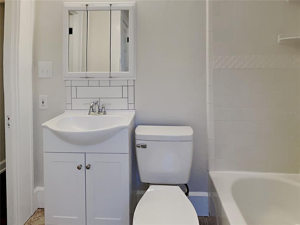 Active With Contract: $1,740 (1 beds, 1 baths, 540 Square Feet)