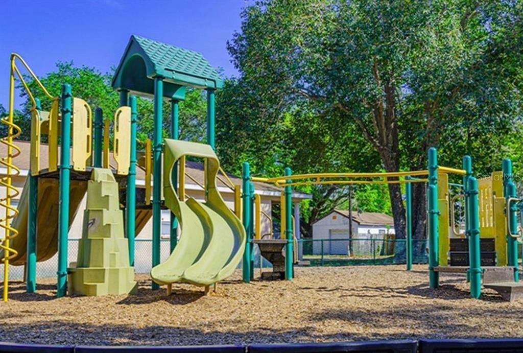 Active With Contract: $1,740 (1 beds, 1 baths, 540 Square Feet)