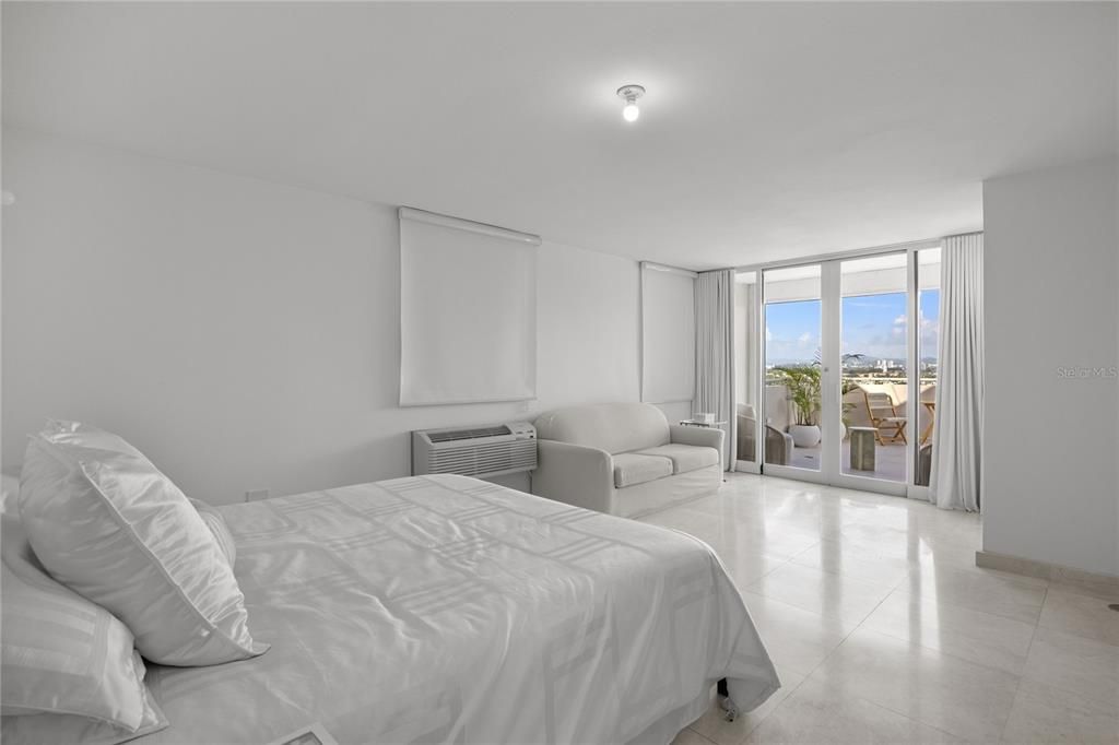 En Venta: $1,295,000 (3 camas, 2 baños, 2107 Pies cuadrados)