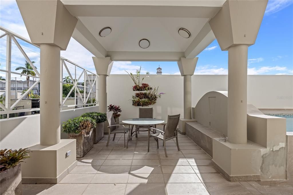 En Venta: $1,295,000 (3 camas, 2 baños, 2107 Pies cuadrados)