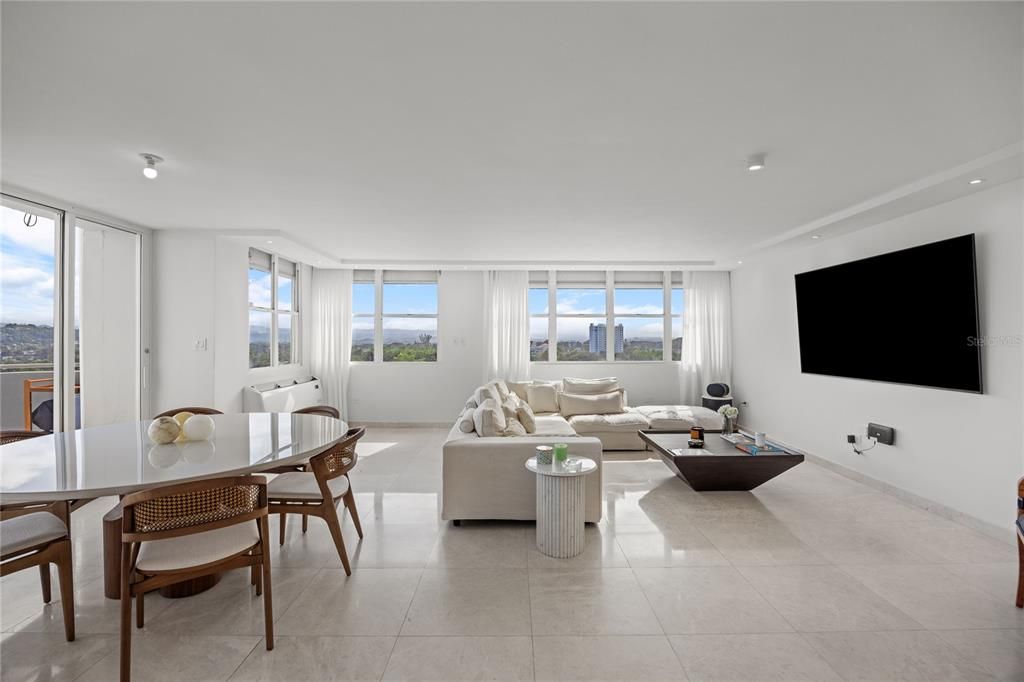 En Venta: $1,295,000 (3 camas, 2 baños, 2107 Pies cuadrados)