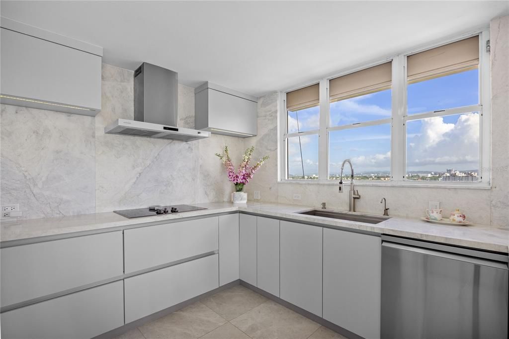 En Venta: $1,295,000 (3 camas, 2 baños, 2107 Pies cuadrados)