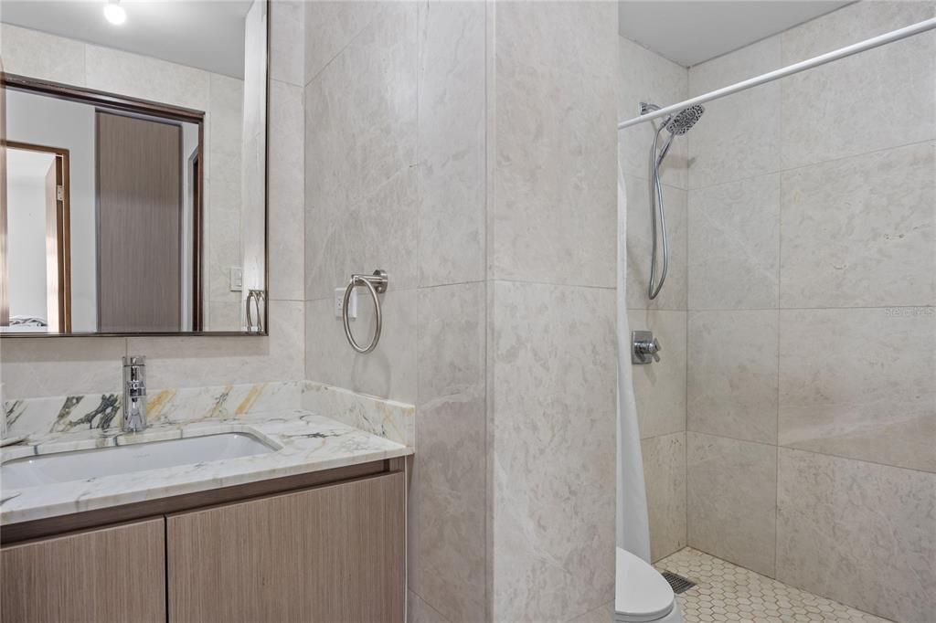 En Venta: $1,295,000 (3 camas, 2 baños, 2107 Pies cuadrados)