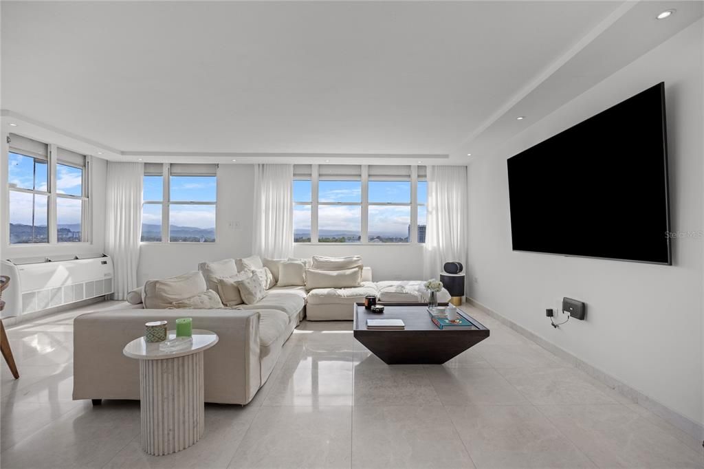 En Venta: $1,295,000 (3 camas, 2 baños, 2107 Pies cuadrados)