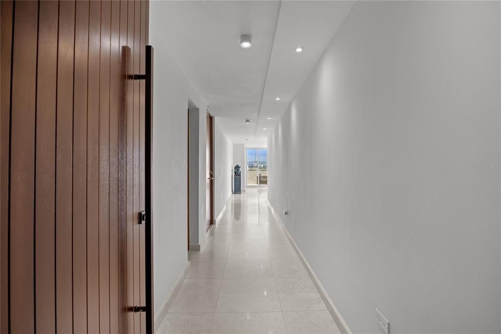 En Venta: $1,295,000 (3 camas, 2 baños, 2107 Pies cuadrados)